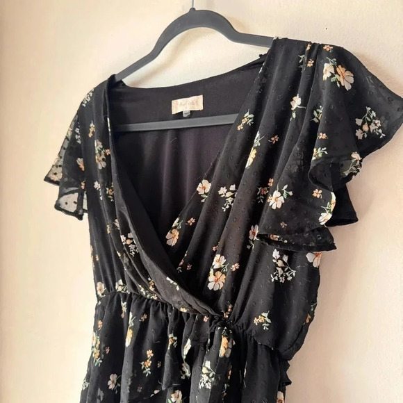 Altar’s State | Black Flowy Floral Dress - Picture 2 of 5